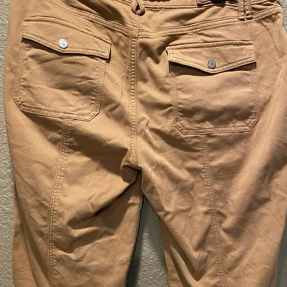 White House black market. Women’s mid rise straight crop pants. Brown/tan - Picture 2 of 8